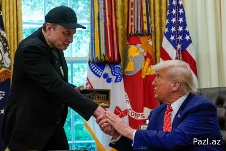 Трамп вручил Маску золотой ключ от Белого дома