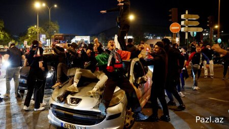 В Париже машина въехала в толпу фанатов ПСЖ