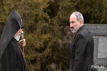 Пашинян потребовал отставки Гарегина II