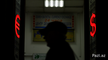 Рубль девальвирует