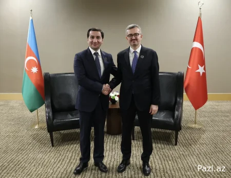 Хикмет Гаджиев продолжает встречи в Анталье